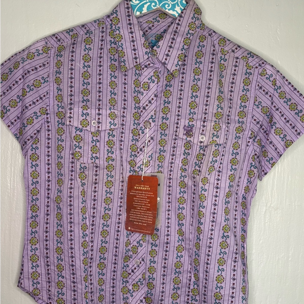 Wrangler Lavender Short-Sleeve Button-Down Shirt with Floral Stripe